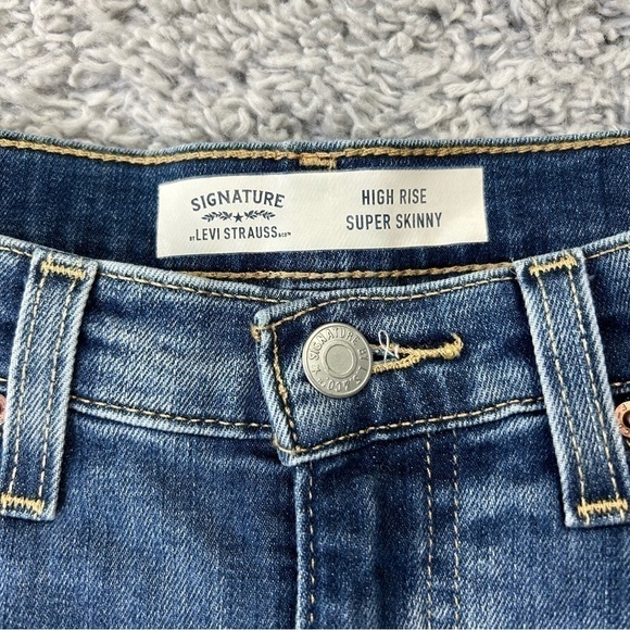 Levi's Jeans Girls 16 High Rise Super Skinny Distressed Holes Adjustable Waist - Picture 2 of 6